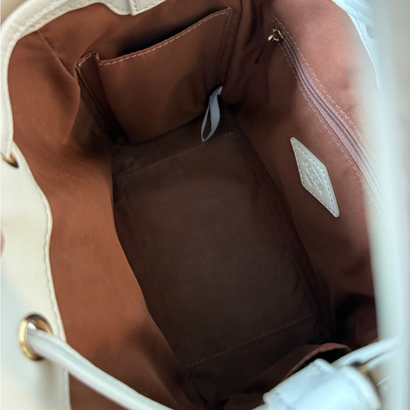 Fossil Tessa Bucket Crossbody Cream Leather Bucket Bag - Picture 8 of 16